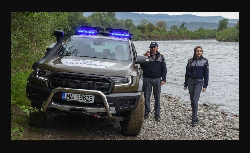 Румынские пограничники жалеют беглецов. Фото: bbc.com